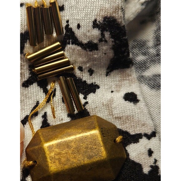 Rose and Olive Women's size 1X Metallic Bead Neckline Tunic Graphic Black/White - Picture 13 of 14